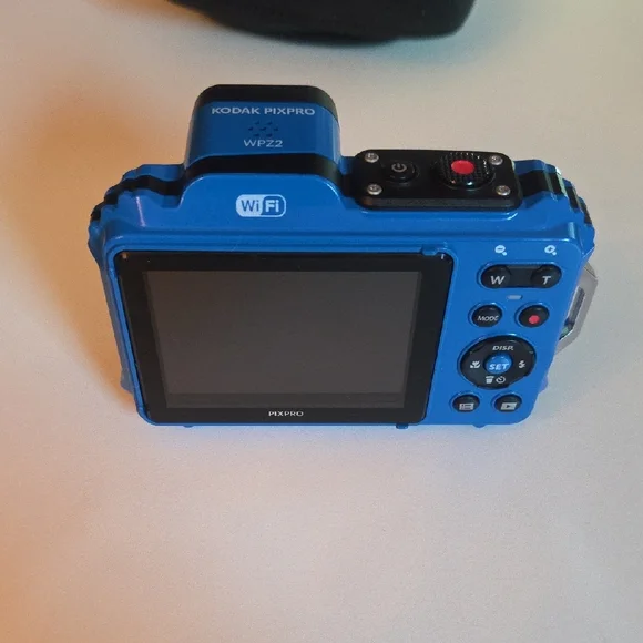 Kodak PIXPRO Waterproof WPZ2 Camera with Accessories_ Like-New Condition - Picture 3 of 8